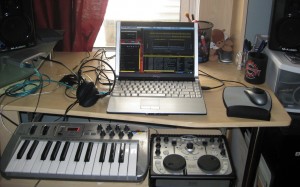 Laptop, sonica multichannel sound card, midi keyboard (for effects), and Hercules DJ MP3